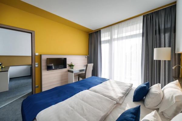 Hotel Yacht Wellness & Business (Siófok)